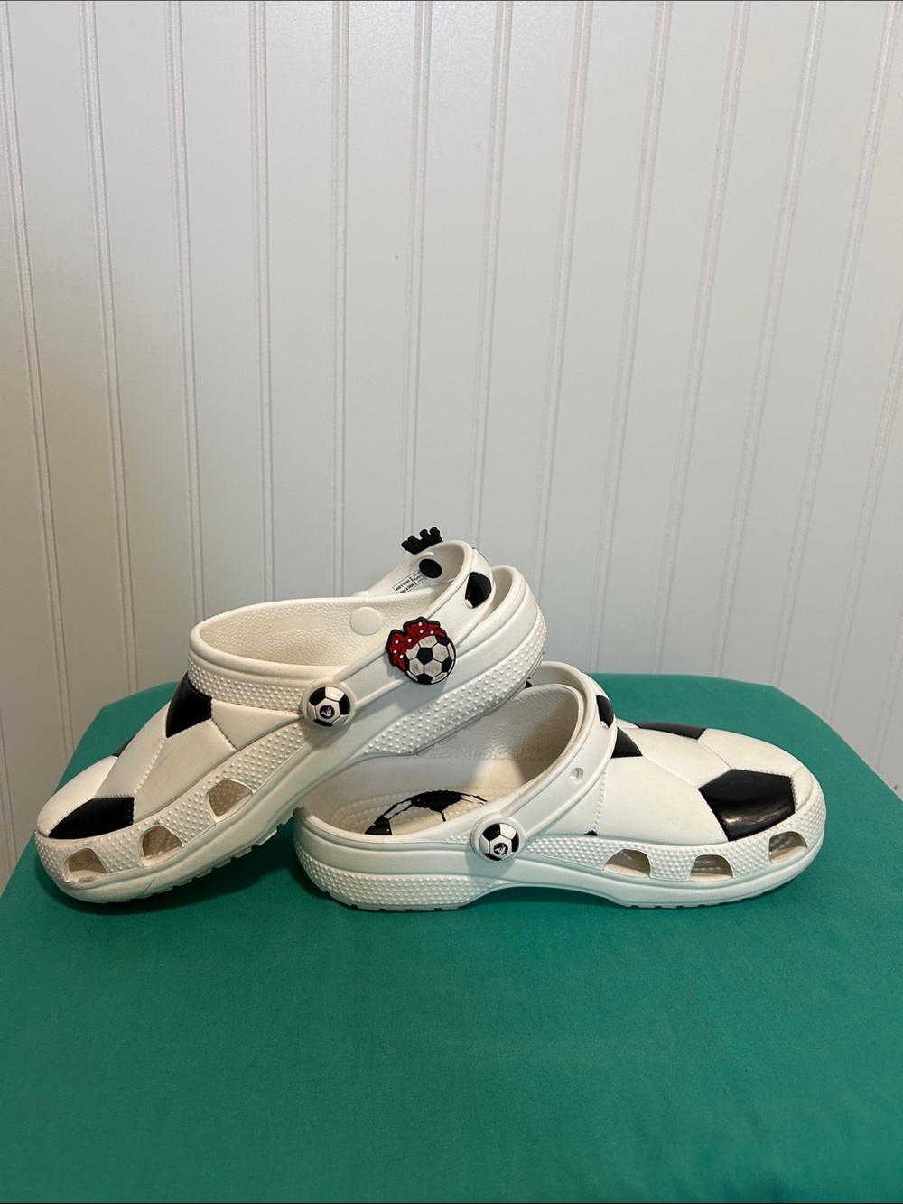 CROCS - Classic Soccer Ball Clog - SZ: j6 - Picture 9 of 10